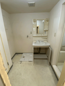 天井を高くして風通しと採光UP！自転車も置けて収納もたっぷり！ 　目黒区A様邸